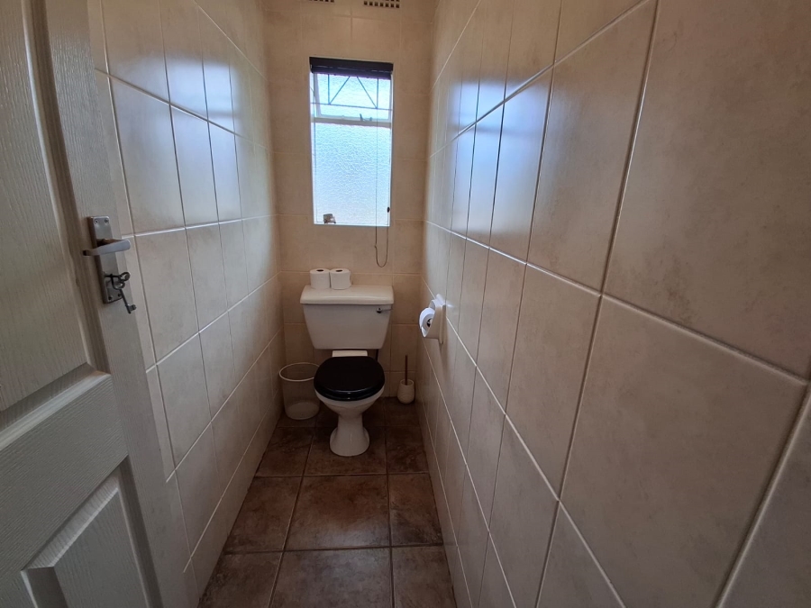 4 Bedroom Property for Sale in Nahoon Valley Park Eastern Cape